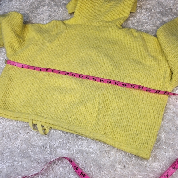 American Eagle Women's Crop Top Sweater, Yellow, Medium (See desc..) - Picture 10 of 10